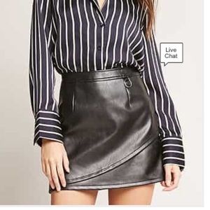 Black mini faux leather skirt size L